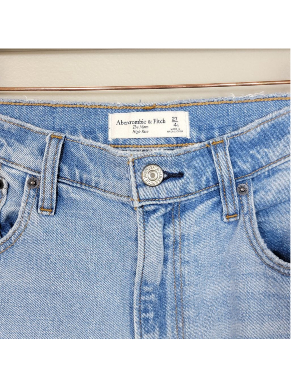 Abercrombie & Fitch High Rise Mom Jeans Light Blue Ripped Knees Relaxed AF 4 27 - Picture 3 of 11